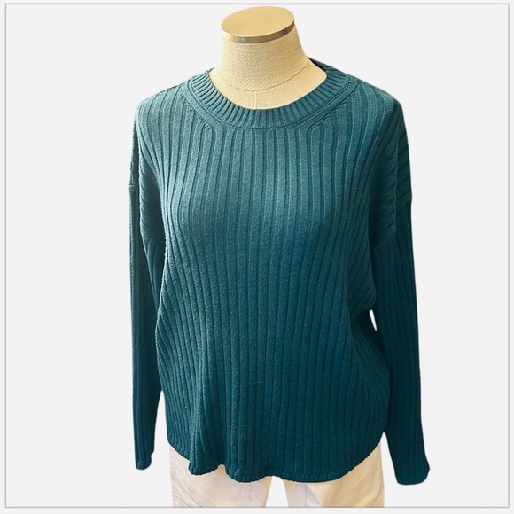 Jessica Simpson Green Crew Neck Ribbed Sweater - Picture 1 of 6